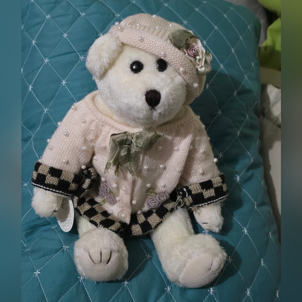 Artisan Flair Collectible Bear